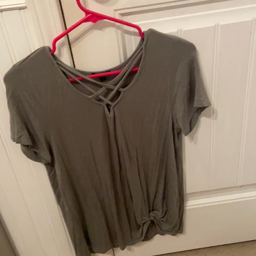 Dark green ,soft material ,short sleeve and just needs to be ironed